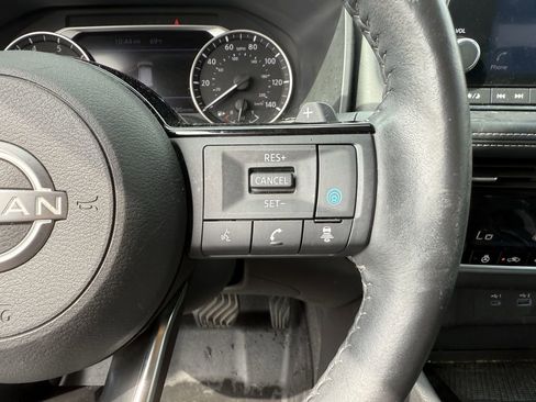 Used 2022 Nissan Rogue SV w/ SV Premium Package image 15