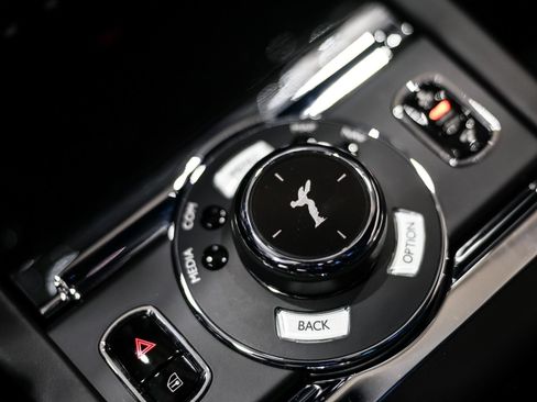 Used 2019 Rolls-Royce Wraith RWD image 57