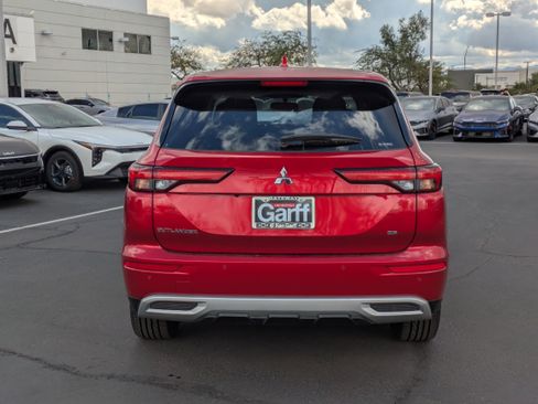 Used 2024 Mitsubishi Outlander SE image 4