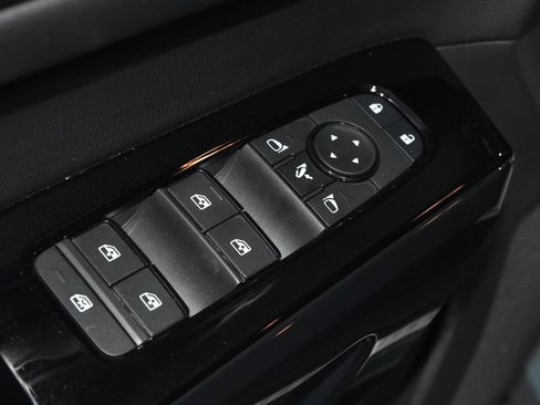 Used 2026 Nissan Pathfinder Platinum w/ Cargo Package image 6