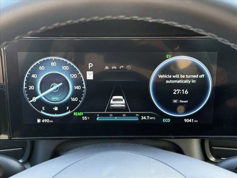 Certified 2025 Hyundai Elantra Limited FWD image 11
