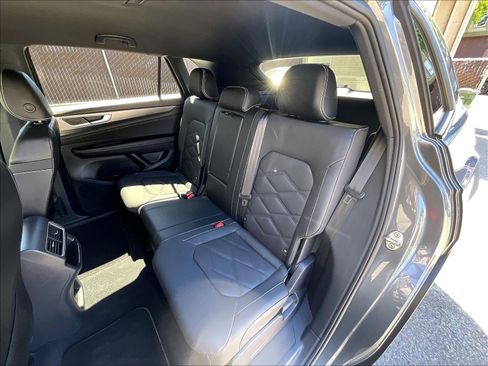 Certified 2024 Volkswagen Atlas Cross Sport SE FWD image 25