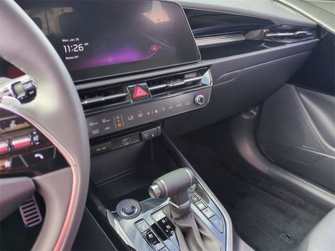 New 2025 Kia Niro SX Touring image 6