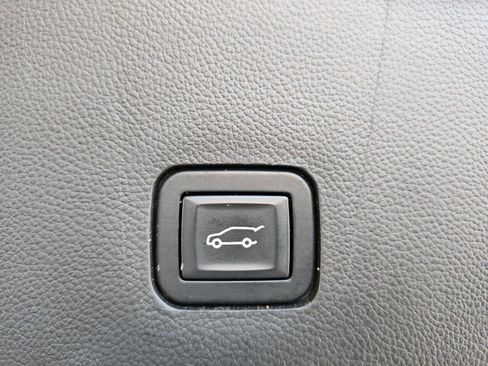 Used 2019 Chevrolet Traverse LT FWD image 13