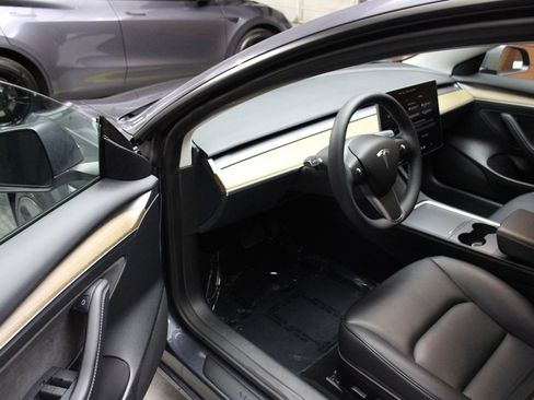 Used 2023 Tesla Model 3 Standard Range image 18