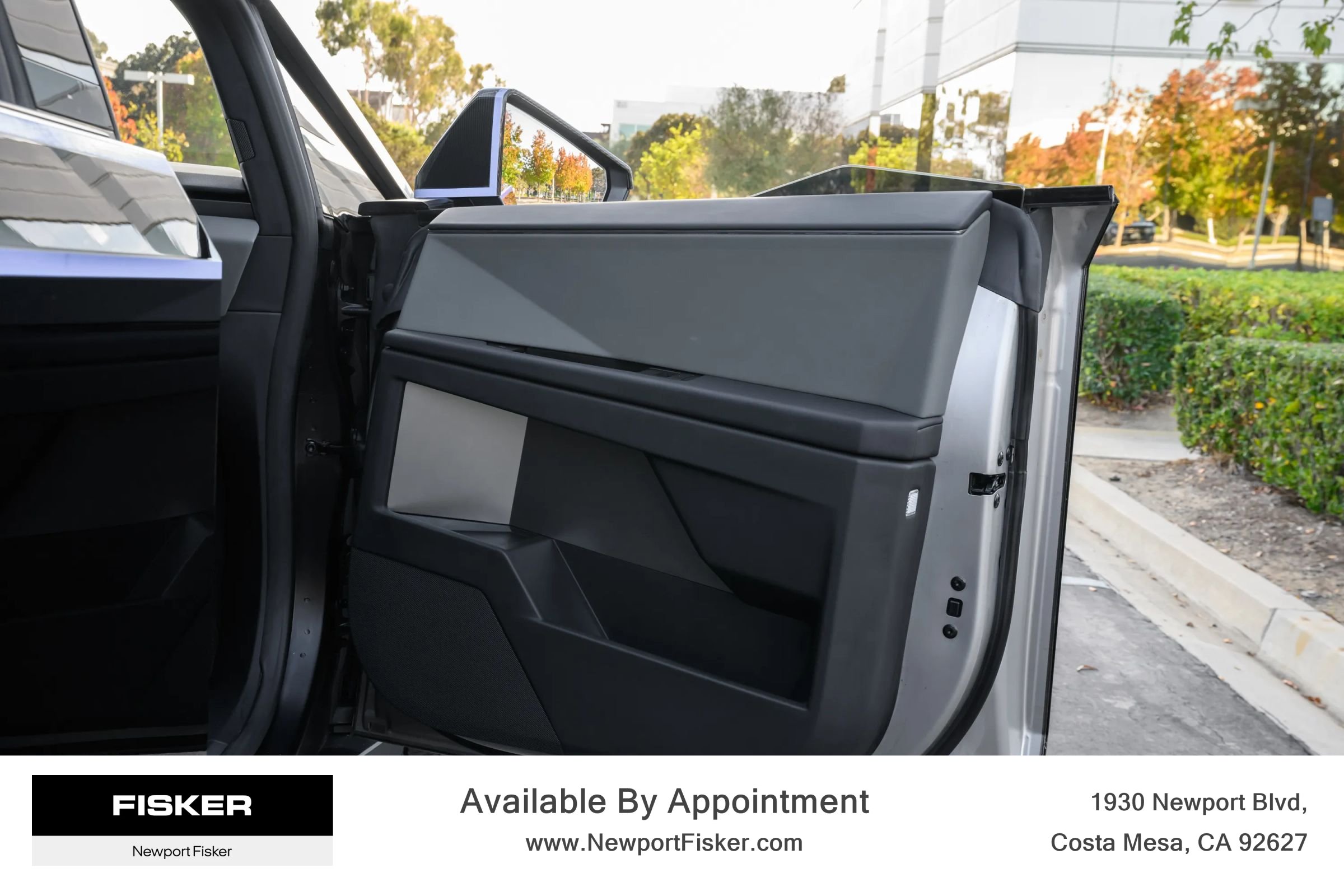 Used 2024 Tesla Cybertruck AWD Crew Cab image 31