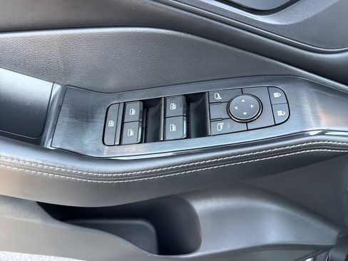 Used 2025 Nissan Rogue SV FWD image 25