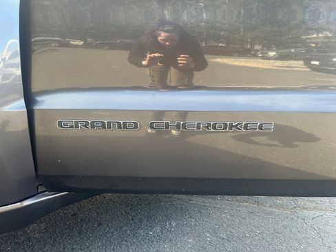 Used 2017 Jeep Grand Cherokee Overland w/ Jeep Active Safety Group image 24