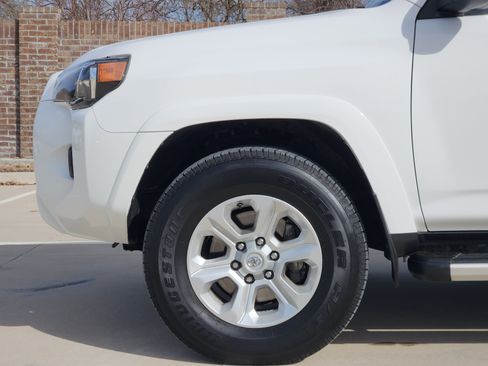 Used 2015 Toyota 4Runner SR5 image 10