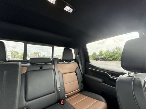 Certified 2025 Chevrolet Silverado 1500 High Country w/ Technology Package AWD/4WD image 32