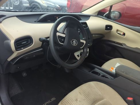 Used 2016 Toyota Prius Two image 7