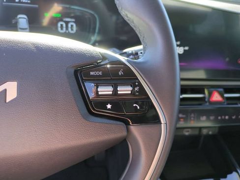Used 2024 Kia Niro EX FWD image 20