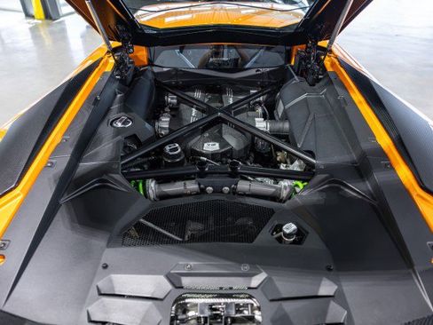 Used 2018 Lamborghini Aventador S AWD/4WD image 40