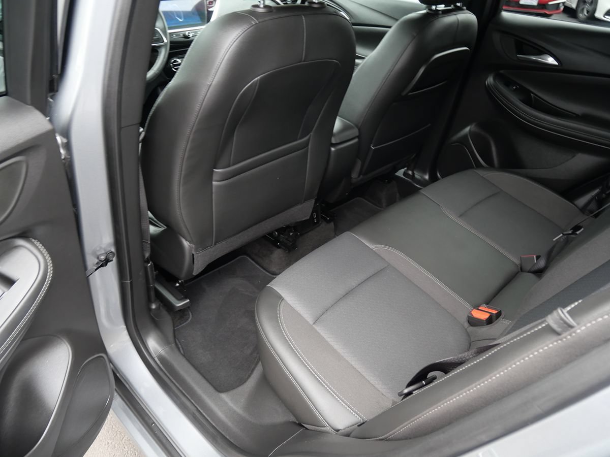Used 2023 Buick Encore GX Select w/ Sport Touring Package FWD image 19