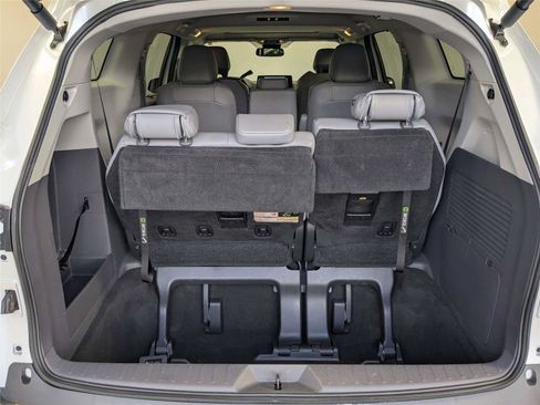 Certified 2022 Toyota Sienna XLE FWD image 9