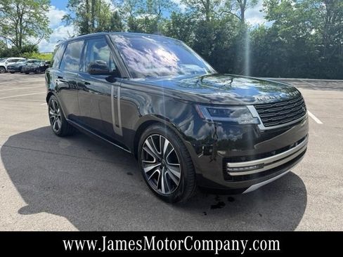 Used 2023 Land Rover Range Rover SE AWD/4WD image 3