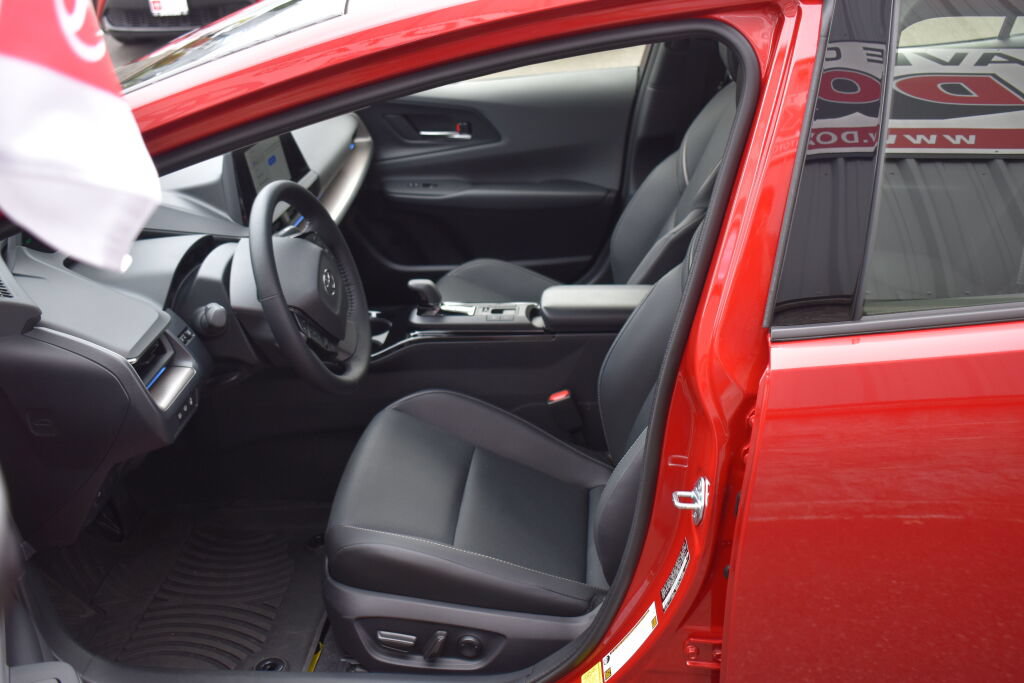 Certified 2026 Toyota Prius XLE FWD image 18