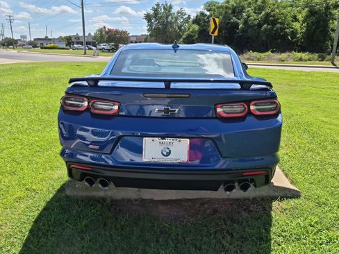 Used 2019 Chevrolet Camaro SS RWD image 4