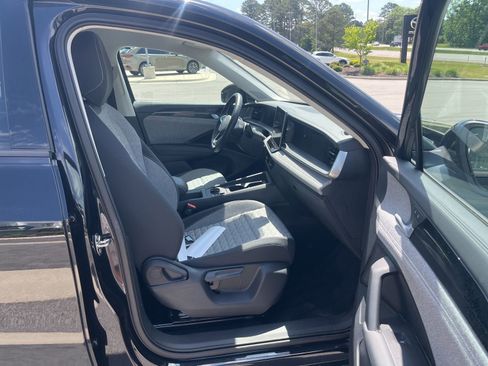 Certified 2025 Volkswagen Tiguan S FWD image 33