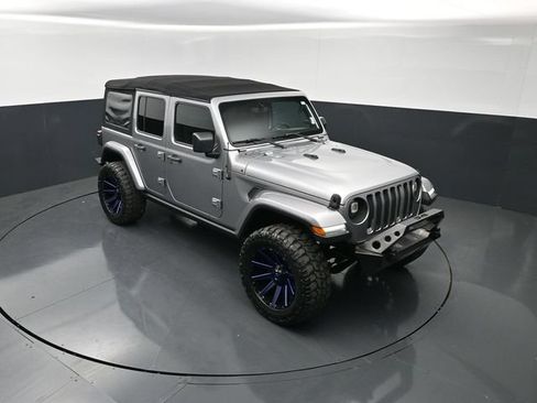 Used 2019 Jeep Wrangler Unlimited Sahara AWD/4WD image 19