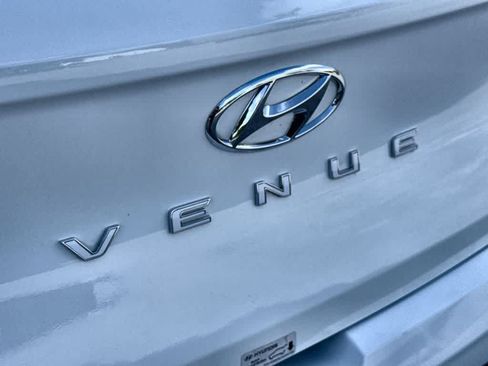 Used 2025 Hyundai Venue SEL FWD image 10