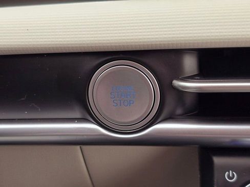 Certified 2025 Hyundai Tucson SE image 9