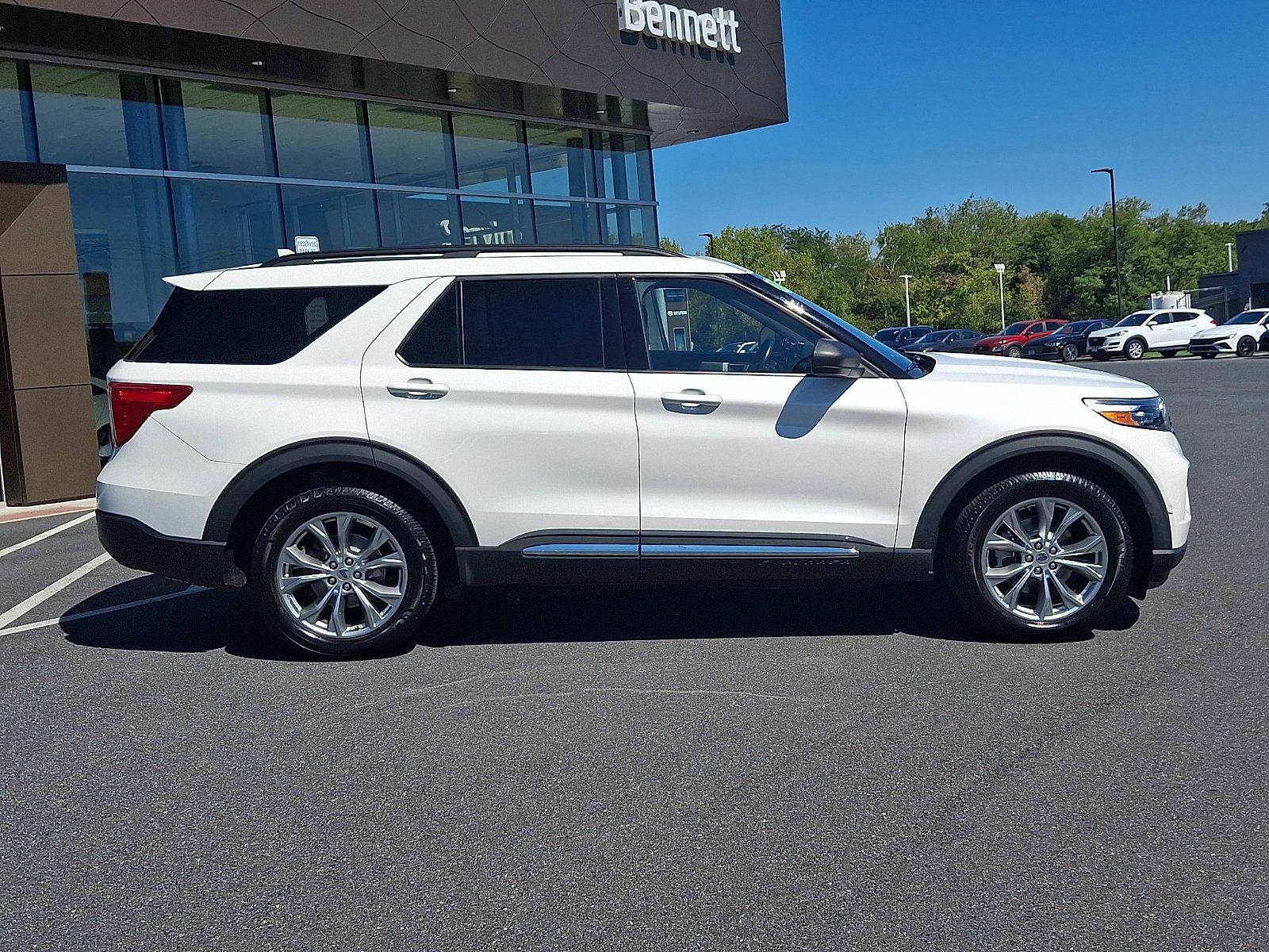 Used 2020 Ford Explorer XLT w/ Equipment Group 202A AWD/4WD image 7
