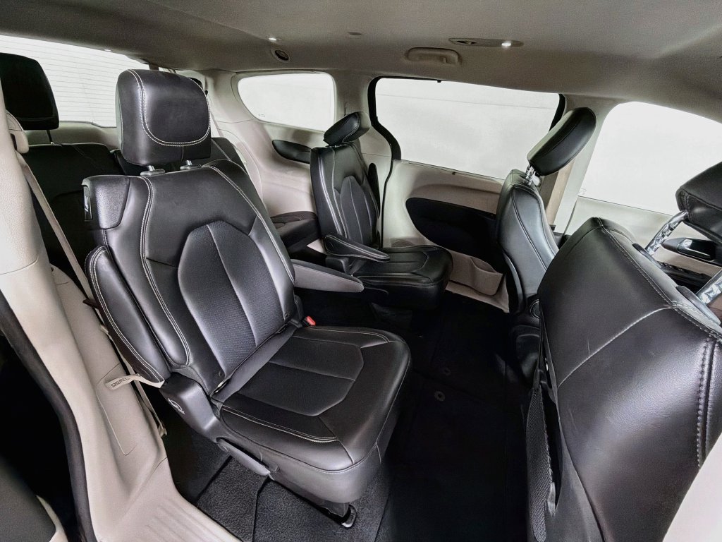 Used 2024 Chrysler Pacifica Touring-L FWD image 27