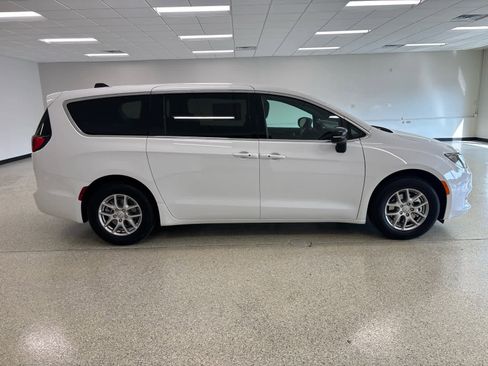 New 2026 Chrysler Voyager LX image 4
