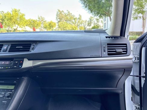 Used 2015 Lexus CT 200h FWD image 17