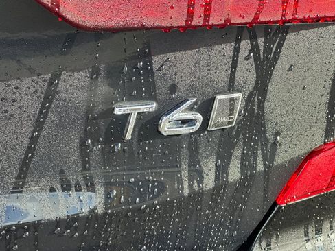 Used 2019 Volvo S60 T6 Momentum w/ Premium Package image 12