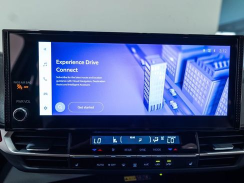 Certified 2025 Toyota Sienna XLE w/ XLE Plus Package FWD image 31