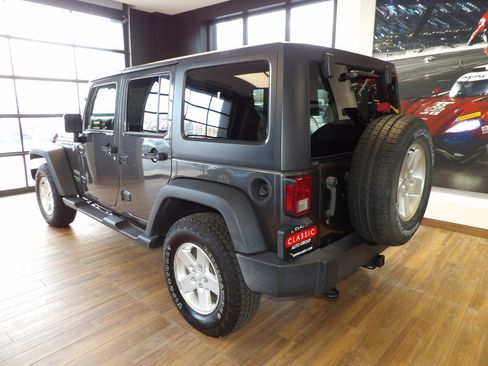 Used 2018 Jeep Wrangler Unlimited Sport S image 9