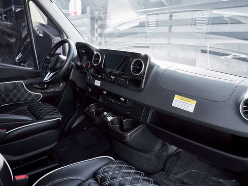 Used 2019 Mercedes-Benz Sprinter 144 image 40