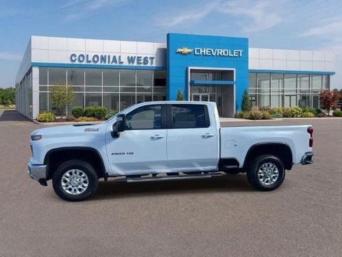 Used 2025 Chevrolet Silverado 2500 LT AWD/4WD image 3
