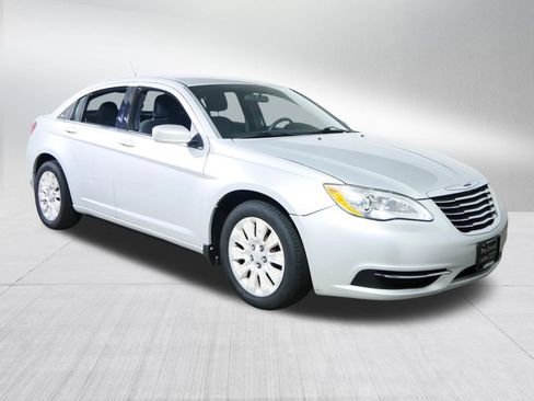 Used 2011 Chrysler 200 LX FWD image 1