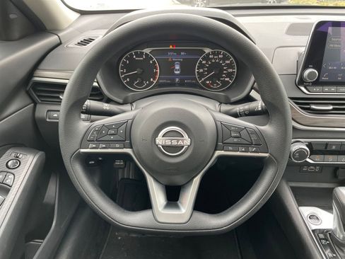 Used 2025 Nissan Altima 2.5 SV image 28