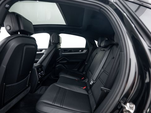 Certified 2025 Porsche Cayenne S AWD/4WD image 21