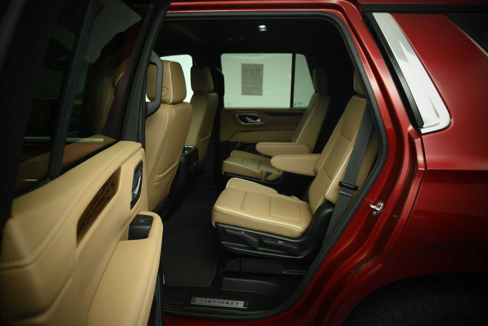Used 2024 Chevrolet Tahoe Premier AWD/4WD image 7