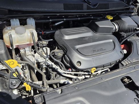 Used 2023 Chrysler Pacifica Touring-L FWD image 20