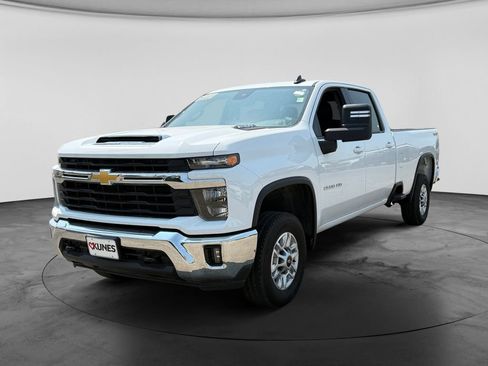 Used 2025 Chevrolet Silverado 2500 LT w/ Convenience Package AWD/4WD image 5