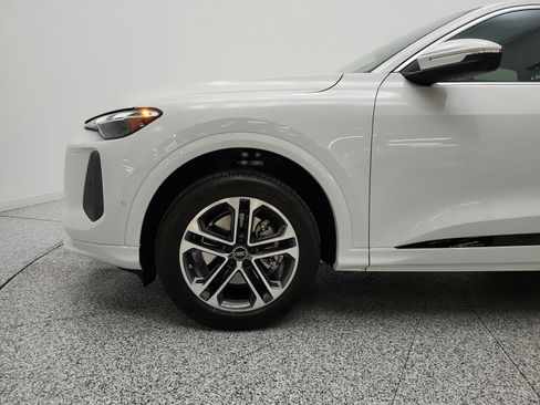 Used 2025 Audi Q5 Premium w/ Convenience Package AWD/4WD image 30