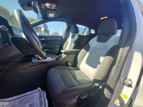 Used 2025 Chevrolet Trax RS image 8