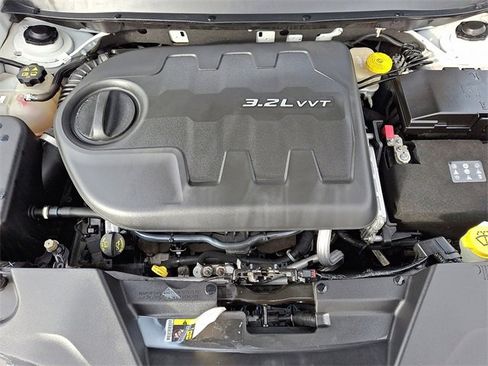 Used 2014 Jeep Cherokee Latitude w/ Comfort/Convenience Group image 28