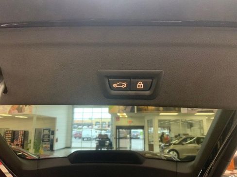 Used 2022 BMW X6 xDrive40i w/ M Sport Package image 38