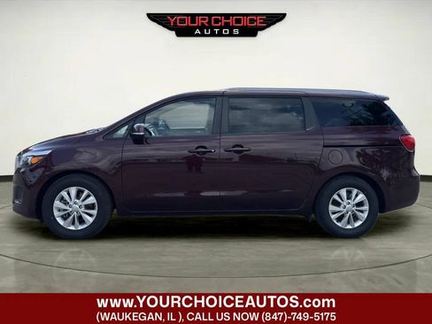 Used 2017 Kia Sedona LX w/ LX Essentials Premium Package FWD image 2