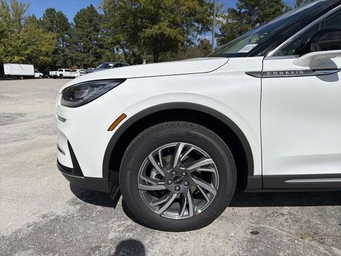 New 2026 Lincoln Corsair Premiere FWD image 10