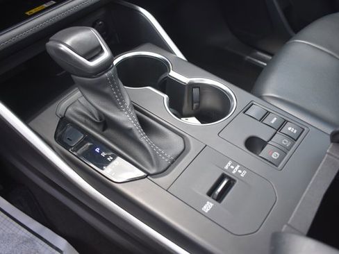 Used 2023 Toyota Highlander XLE FWD image 30