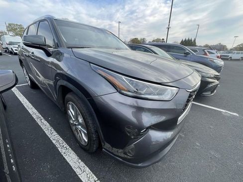 Used 2021 Toyota Highlander Limited image 1