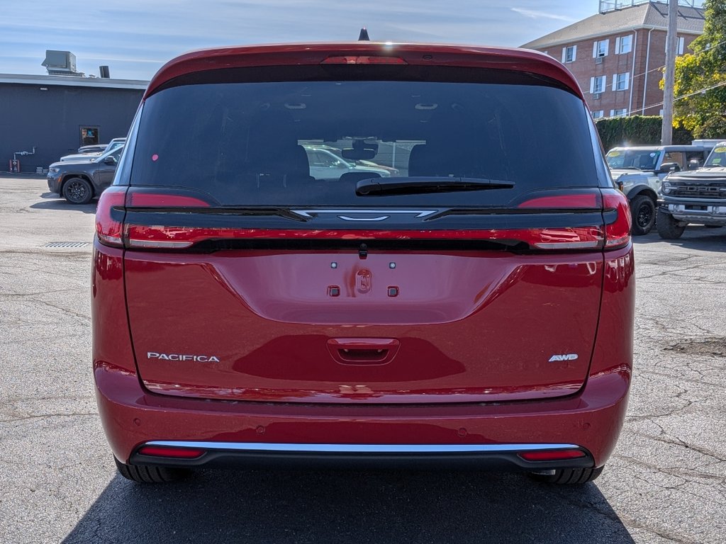 New 2027 Chrysler Pacifica Select AWD/4WD image 4
